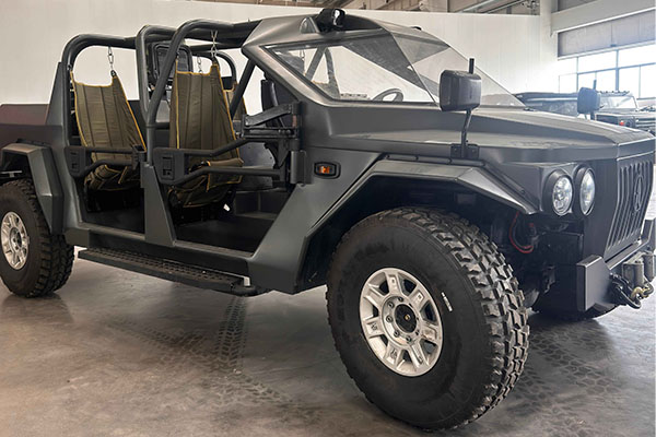 How do high-performance desert vehicles become survival experts in ever-changing sand conditions?